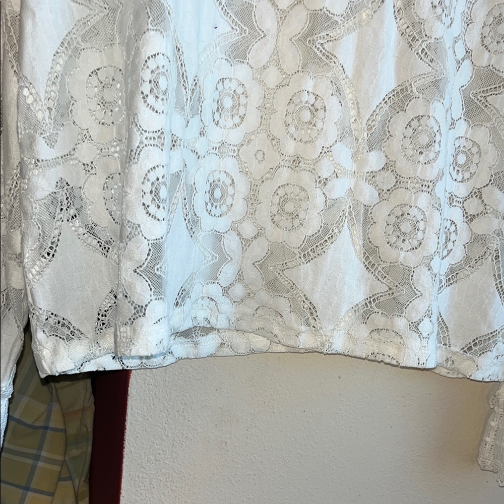 Elegant White Lace Women's Top - Picture 10 of 10